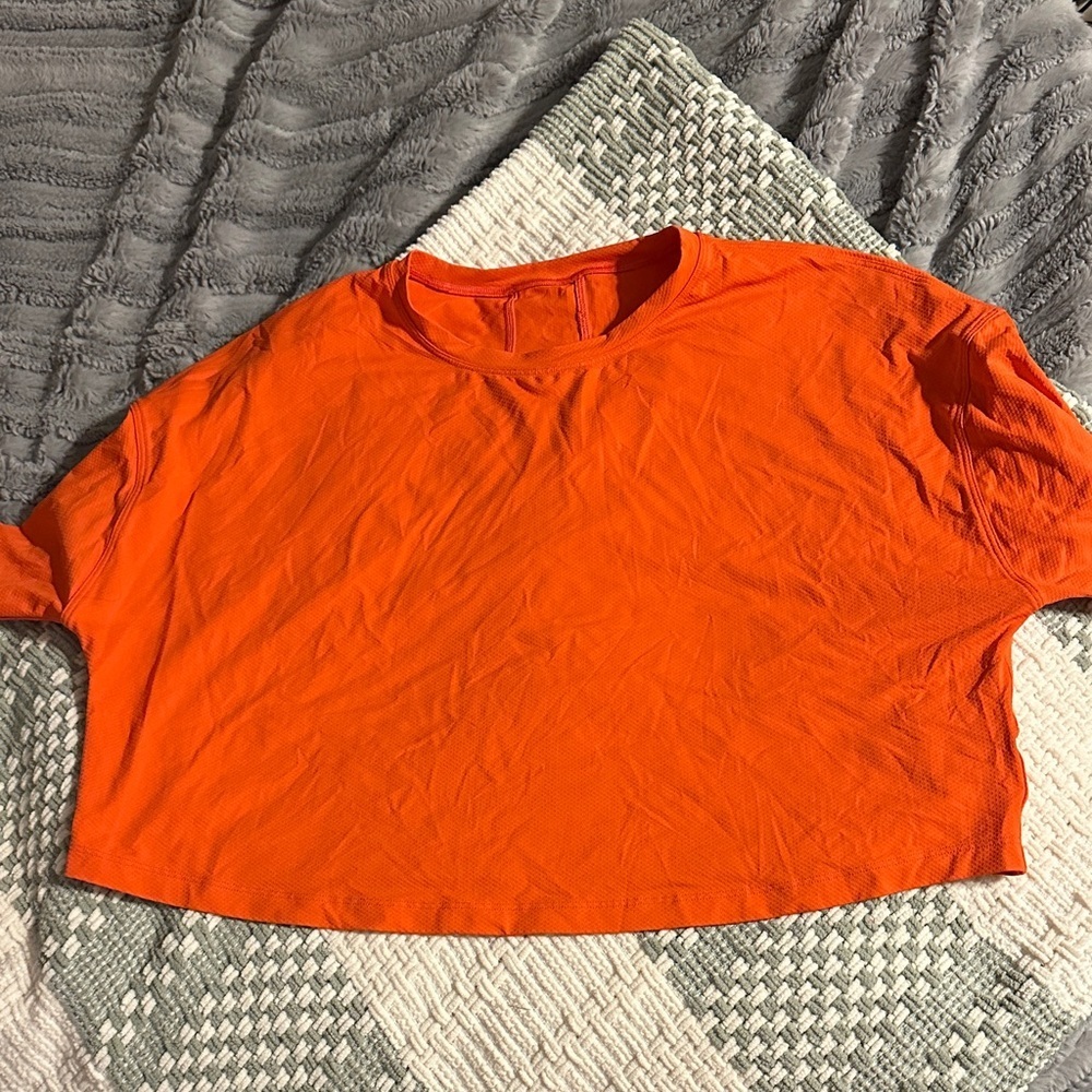 Women’s Lululemon cropped long sleeve 🧡